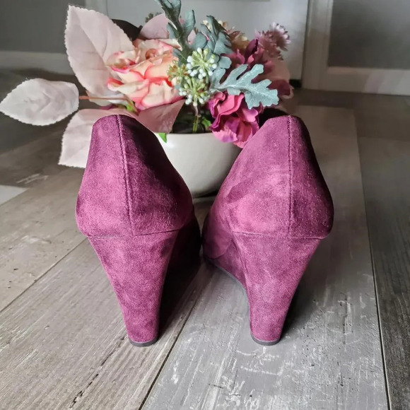 BANANA REPUBLIC Suede Round Toe Wedges Size 6 Wine Color - Picture 12 of 15